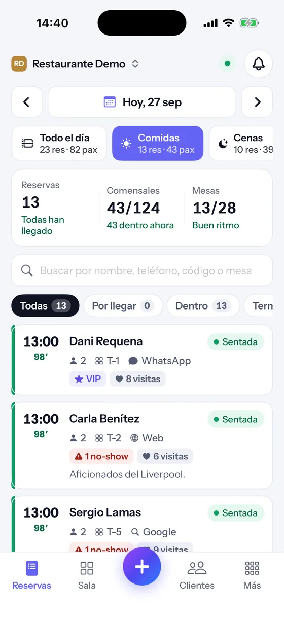 Las reservas de hoy en la app del iPhone: el turno de comidas con sus estados, clientes VIP y visitas