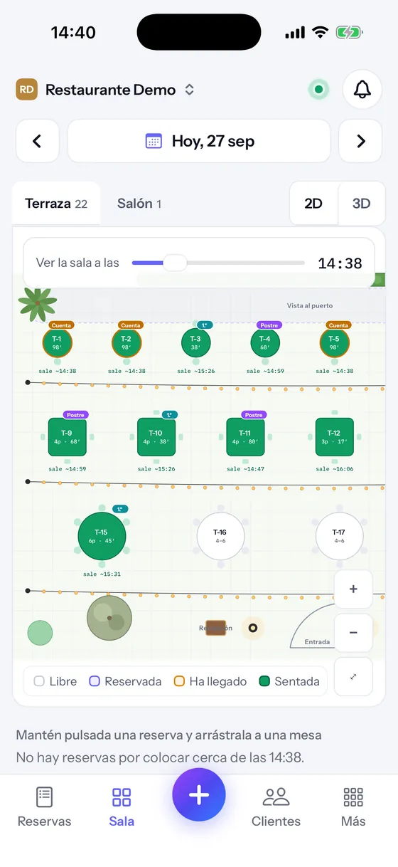 La sala en vivo en la app del iPhone: la terraza llena, cada mesa con su estado y los minutos que lleva sentada